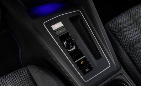 2021 Volkswagen Golf GTE Central Console Wallpapers 450x275 (16)