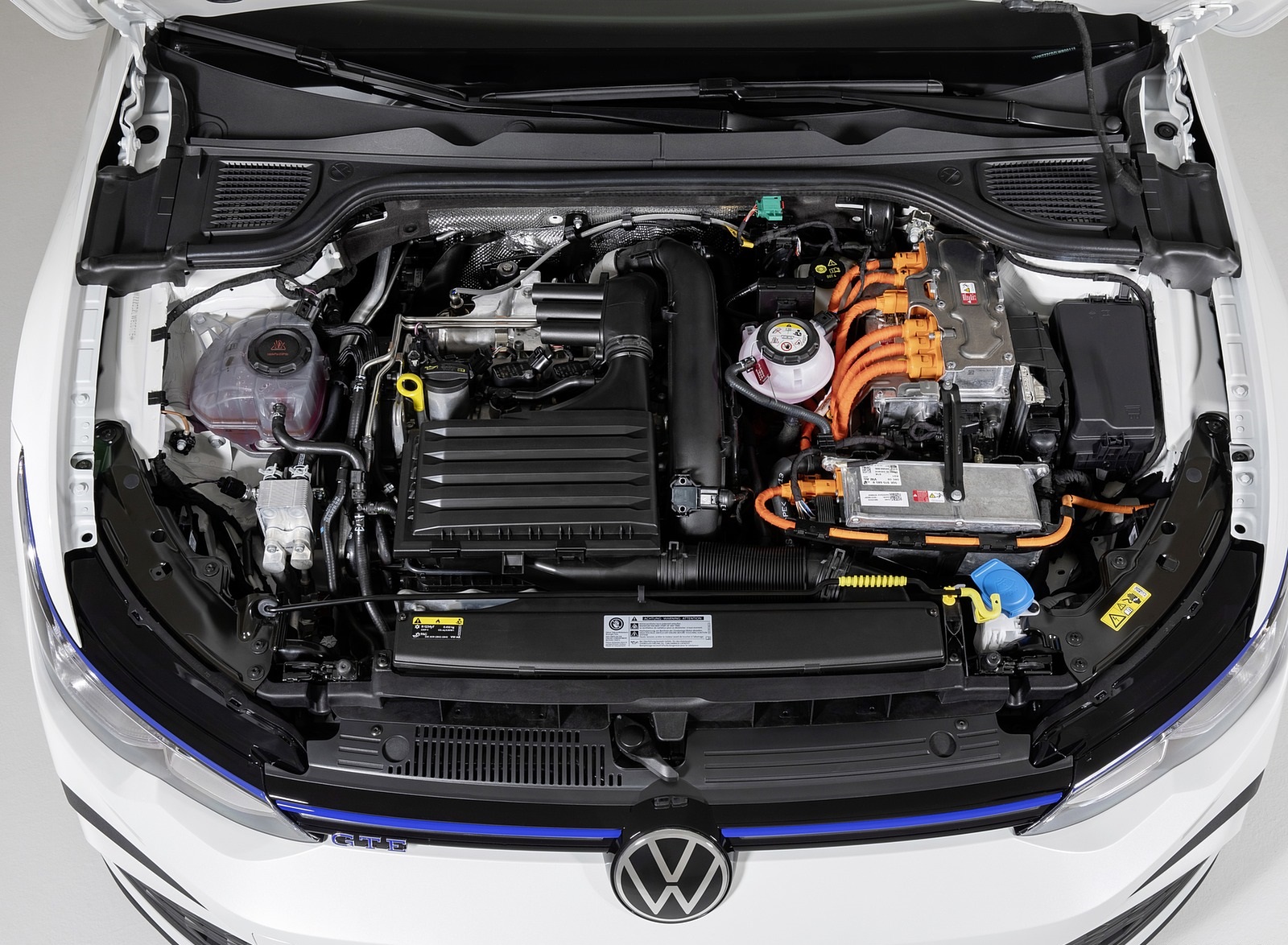 2021 Volkswagen Golf GTE Engine Wallpapers (11)