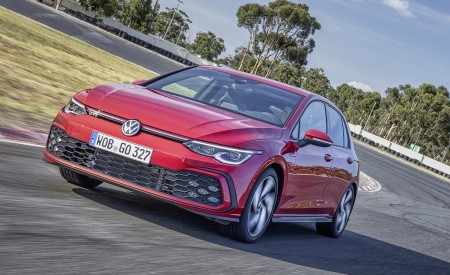 2021 Volkswagen Golf GTI Front Three-Quarter Wallpapers 450x275 (4)