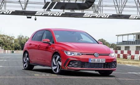 2021 Volkswagen Golf GTI Front Three-Quarter Wallpapers 450x275 (9)
