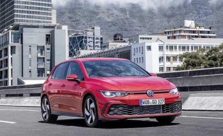 2021 Volkswagen Golf GTI Front Three-Quarter Wallpapers 450x275 (2)