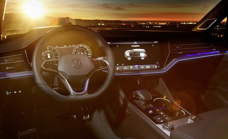 2021 Volkswagen Touareg R Plug-In Hybrid Ambient Lighting Wallpapers 450x275 (42)