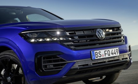2021 Volkswagen Touareg R Plug-In Hybrid Detail Wallpapers 450x275 (37)