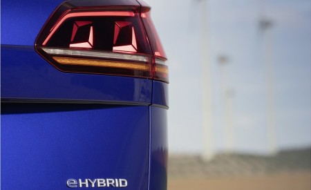 2021 Volkswagen Touareg R Plug-In Hybrid Detail Wallpapers 450x275 (36)