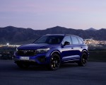 2021 Volkswagen Touareg R Plug-In Hybrid Front Three-Quarter Wallpapers 150x120 (27)