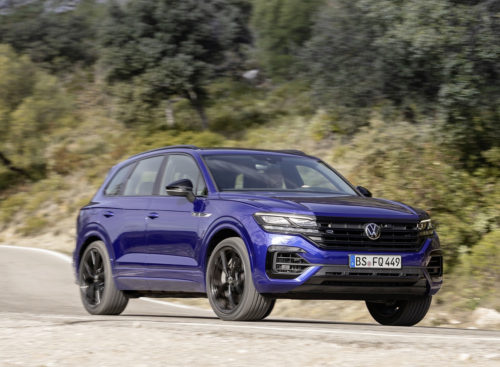 2021 Volkswagen Touareg R Plug-In Hybrid Front Three-Quarter Wallpapers (3)