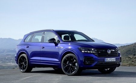 2021 Volkswagen Touareg R Plug-In Hybrid Front Three-Quarter Wallpapers 450x275 (19)