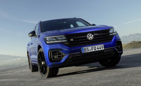 2021 Volkswagen Touareg R Plug-In Hybrid Front Wallpapers 450x275 (20)