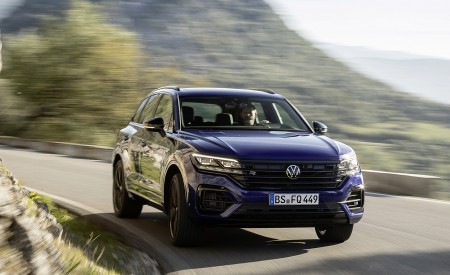 2021 Volkswagen Touareg R Plug-In Hybrid Front Wallpapers 450x275 (13)