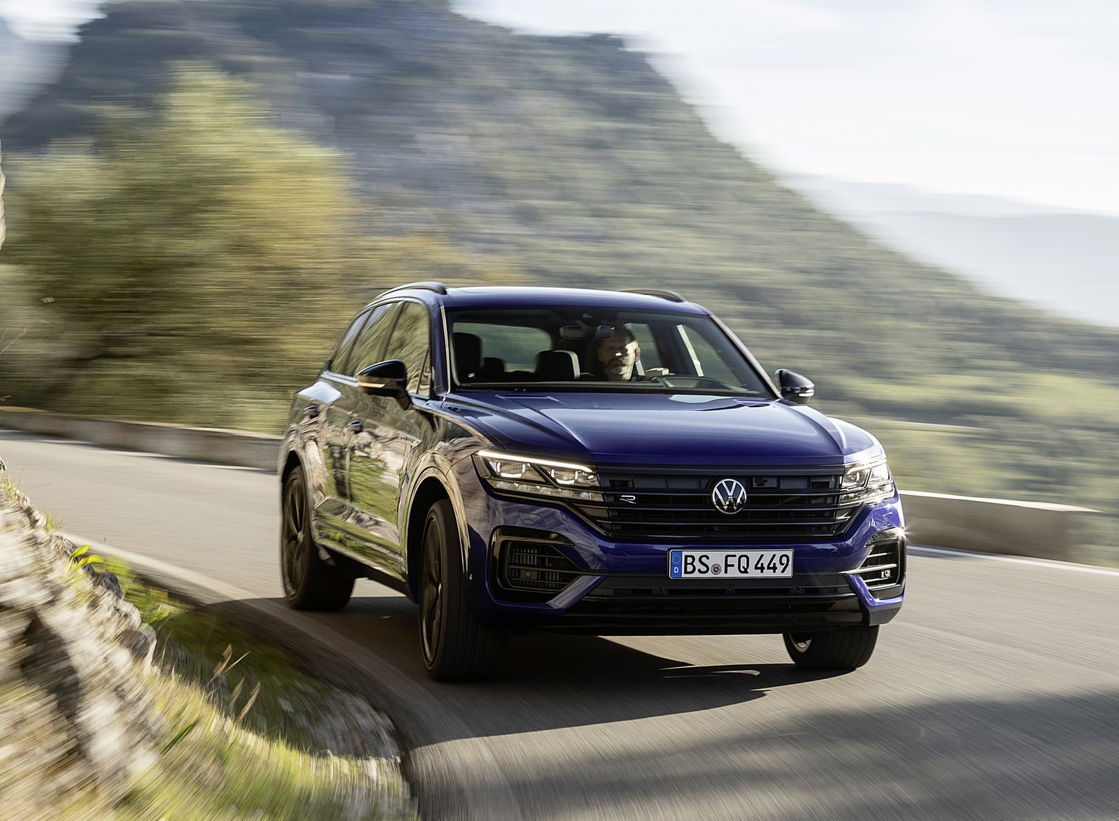 2021 Volkswagen Touareg R Plug-In Hybrid Front Wallpapers (13)