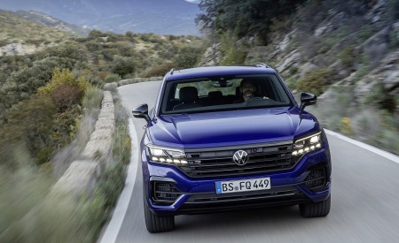 2021 Volkswagen Touareg R Plug-In Hybrid Front Wallpapers 450x275 (5)