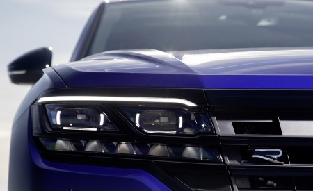 2021 Volkswagen Touareg R Plug-In Hybrid Headlight Wallpapers 450x275 (35)