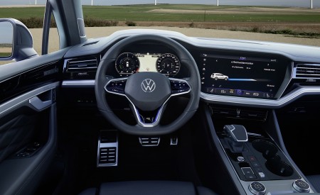 2021 Volkswagen Touareg R Plug-In Hybrid Interior Cockpit Wallpapers 450x275 (50)