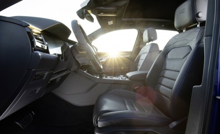 2021 Volkswagen Touareg R Plug-In Hybrid Interior Front Seats Wallpapers 450x275 (51)