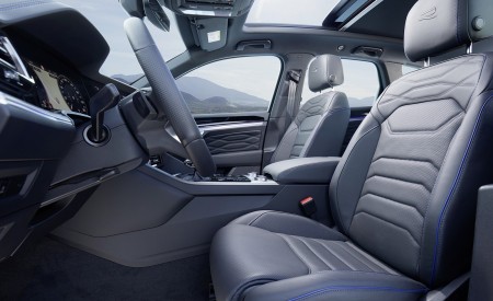 2021 Volkswagen Touareg R Plug-In Hybrid Interior Front Seats Wallpapers 450x275 (52)
