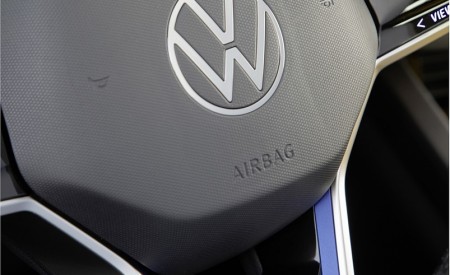 2021 Volkswagen Touareg R Plug-In Hybrid Interior Steering Wheel Wallpapers 450x275 (55)