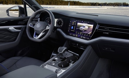 2021 Volkswagen Touareg R Plug-In Hybrid Interior Wallpapers 450x275 (90)