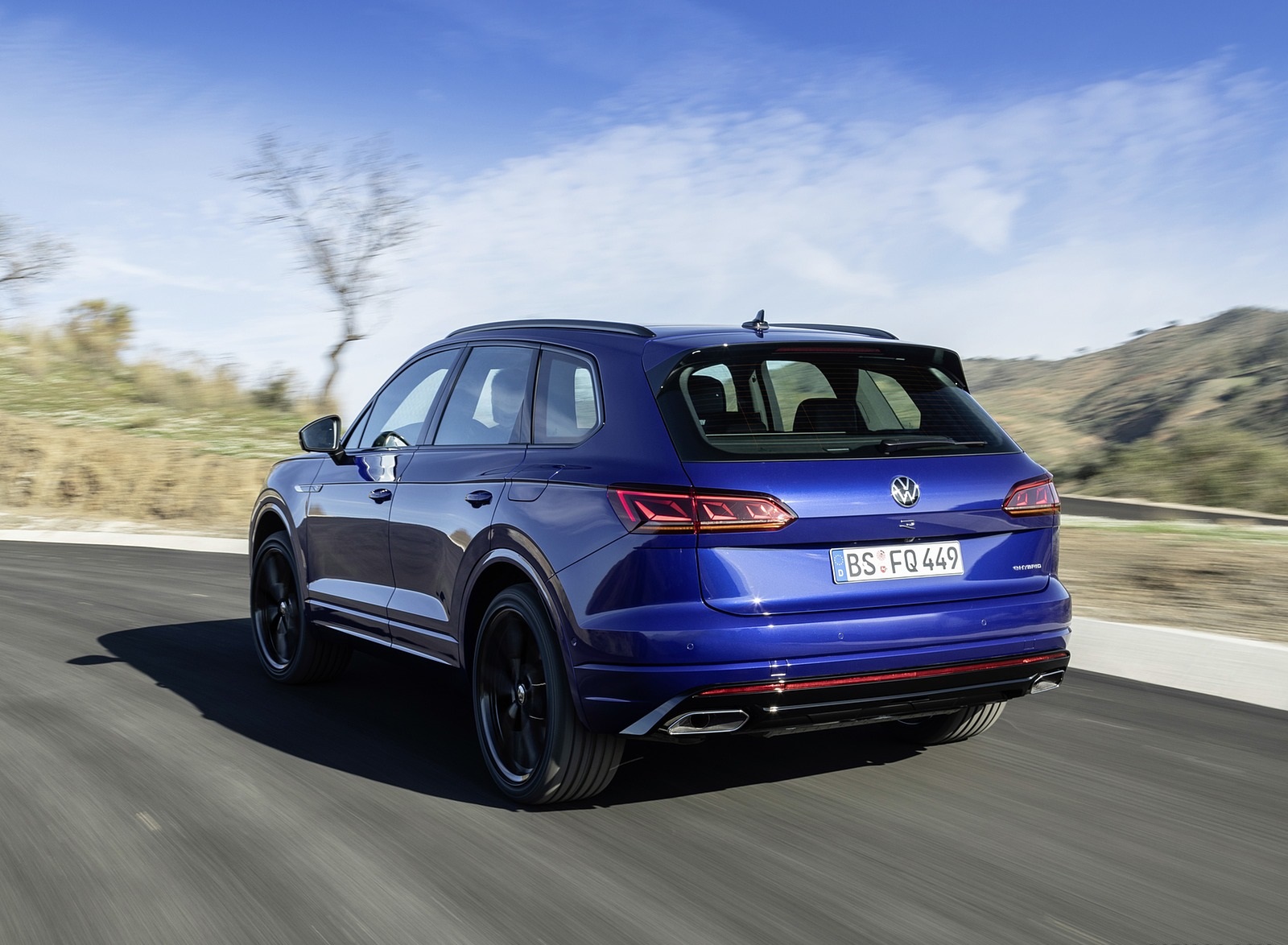 2021 Volkswagen Touareg R Plug-In Hybrid Rear Three-Quarter Wallpapers (7)