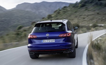 2021 Volkswagen Touareg R Plug-In Hybrid Rear Wallpapers 450x275 (9)