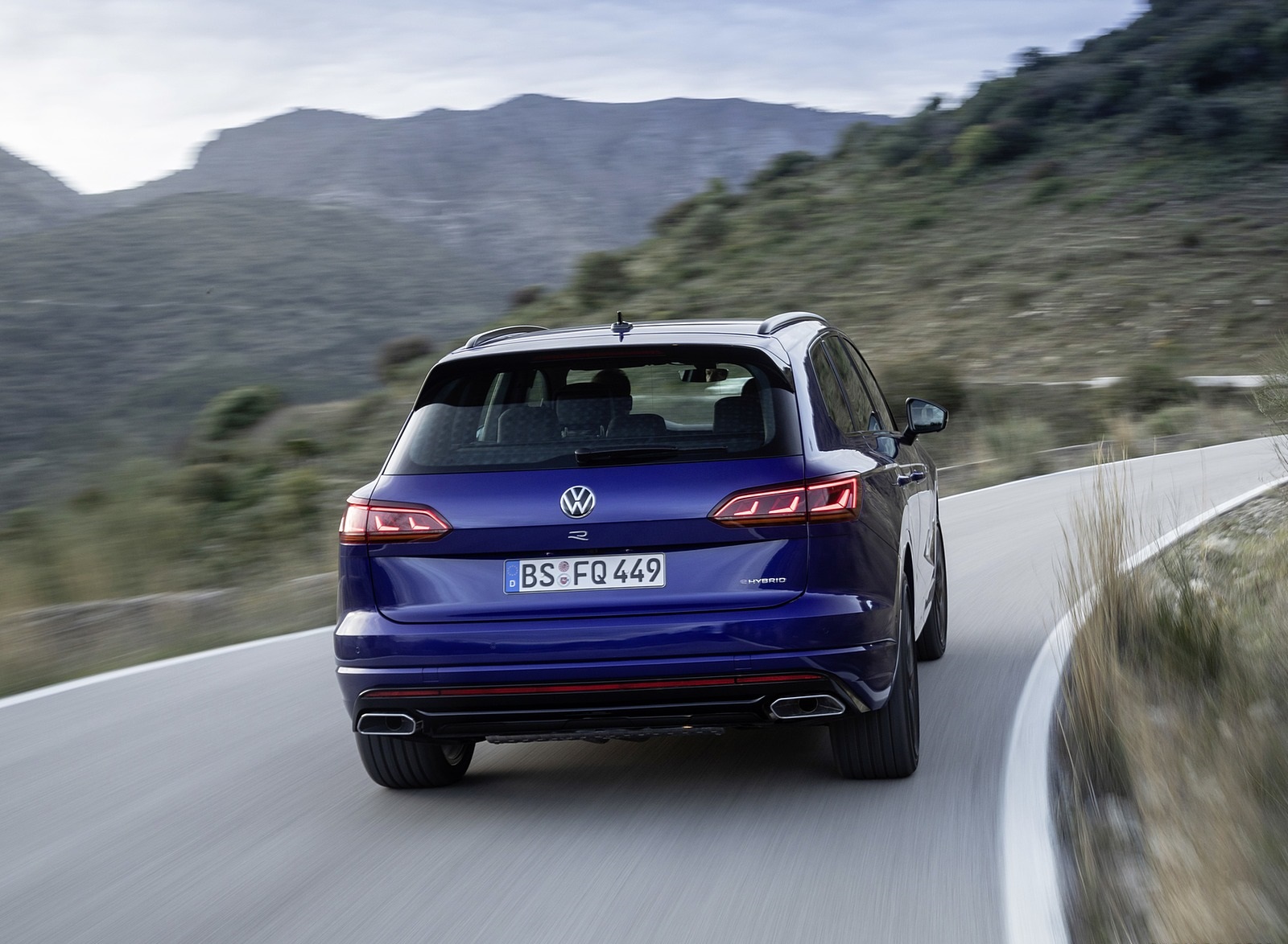 2021 Volkswagen Touareg R Plug-In Hybrid Rear Wallpapers (9)