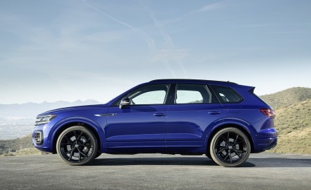 2021 Volkswagen Touareg R Plug-In Hybrid Side Wallpapers 450x275 (23)