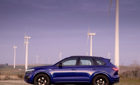 2021 Volkswagen Touareg R Plug-In Hybrid Side Wallpapers 450x275 (24)