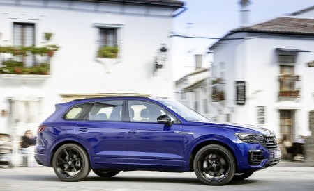 2021 Volkswagen Touareg R Plug-In Hybrid Side Wallpapers 450x275 (15)