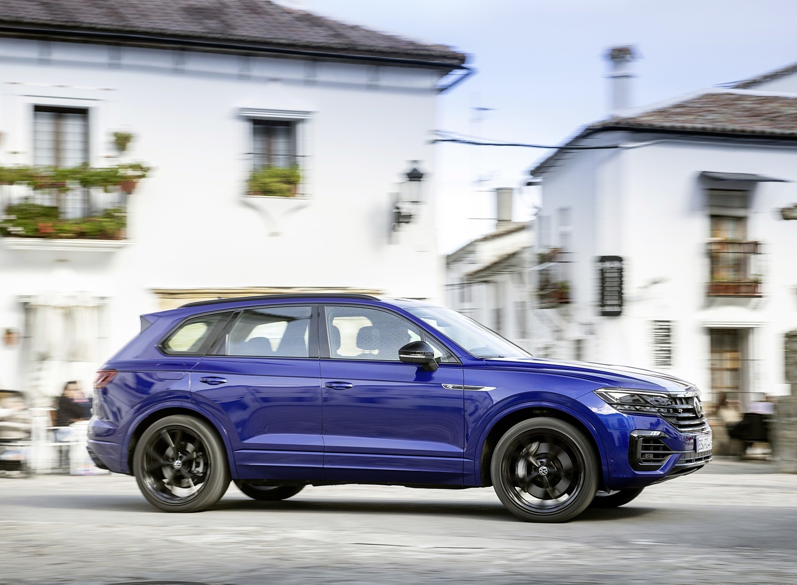 2021 Volkswagen Touareg R Plug-In Hybrid Side Wallpapers (15)