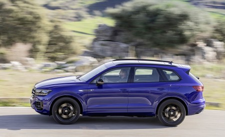 2021 Volkswagen Touareg R Plug-In Hybrid Side Wallpapers 450x275 (10)
