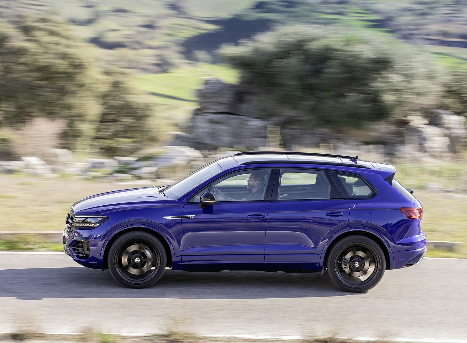 2021 Volkswagen Touareg R Plug-In Hybrid Side Wallpapers (10)