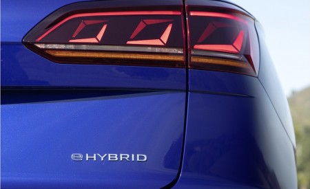 2021 Volkswagen Touareg R Plug-In Hybrid Tail Light Wallpapers 450x275 (33)