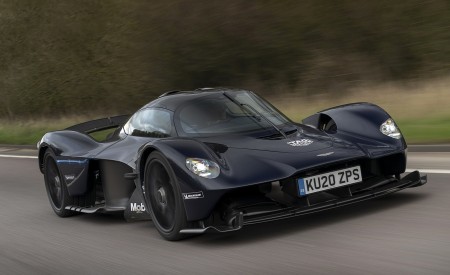 2019 Aston Martin Valkyrie Front Three-Quarter Wallpapers 450x275 (3)