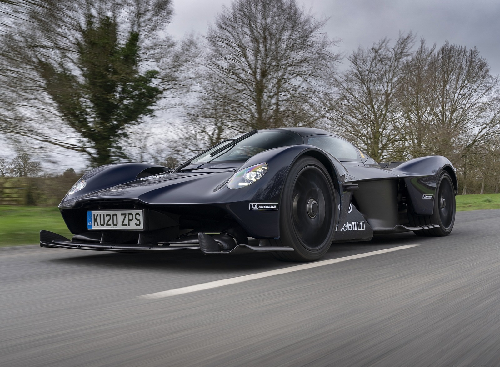 2019 Aston Martin Valkyrie Front Three-Quarter Wallpapers (1)