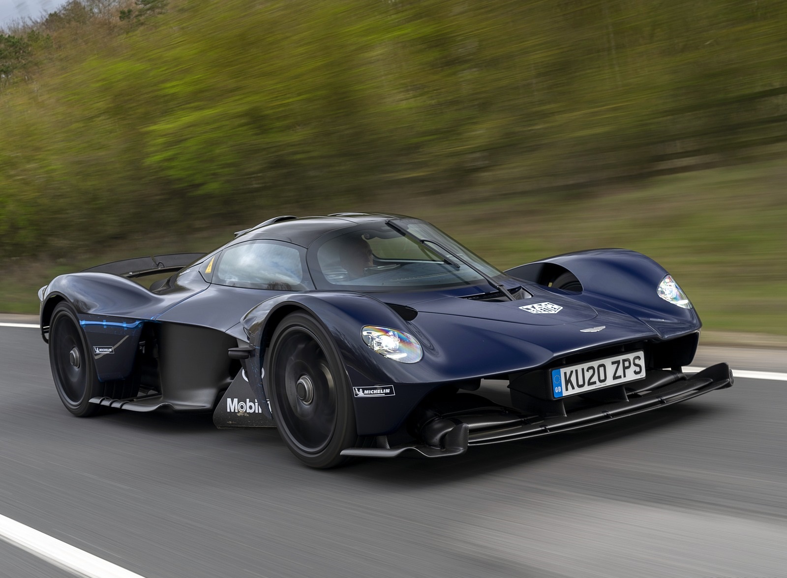2019 Aston Martin Valkyrie Front Three-Quarter Wallpapers (2)