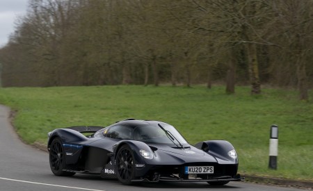 2019 Aston Martin Valkyrie Front Three-Quarter Wallpapers 450x275 (7)