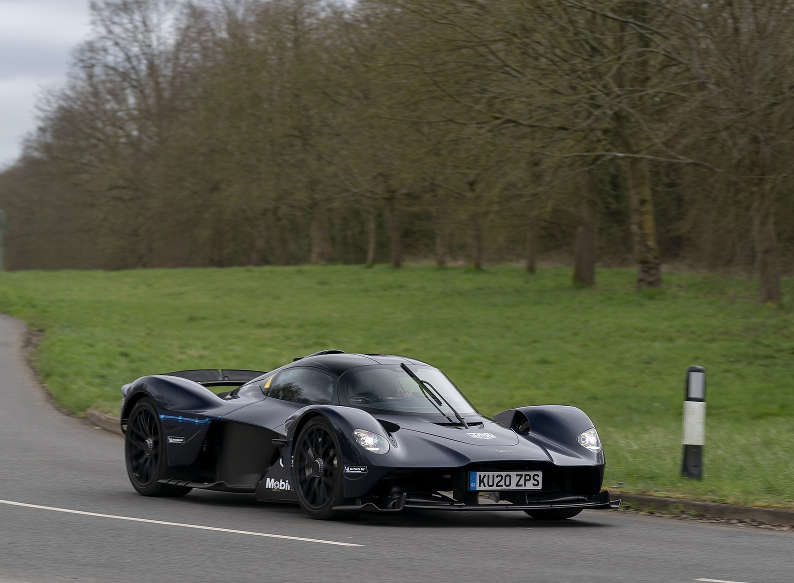 2019 Aston Martin Valkyrie Front Three-Quarter Wallpapers (7)