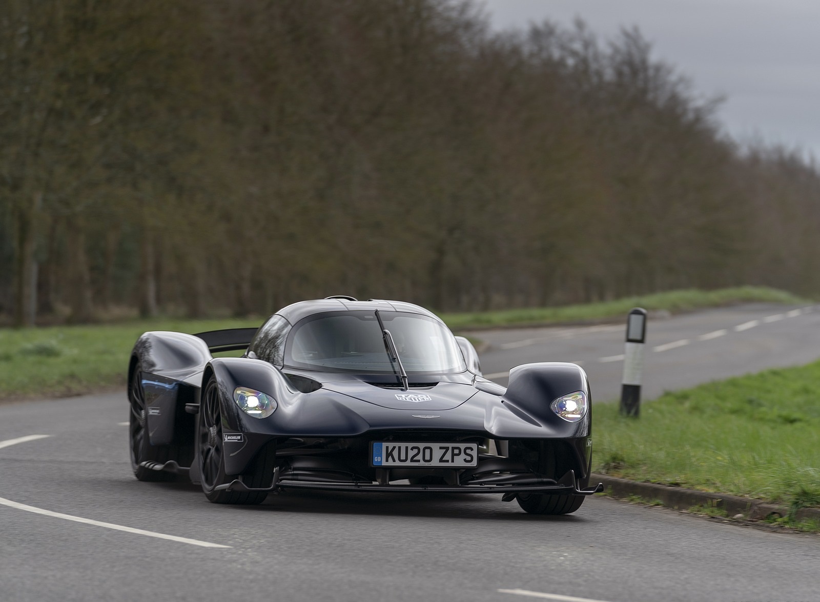 2019 Aston Martin Valkyrie Front Wallpapers (8)