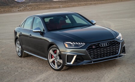 2020 Audi S4 (US-Spec) Front Three-Quarter Wallpapers 450x275 (18)