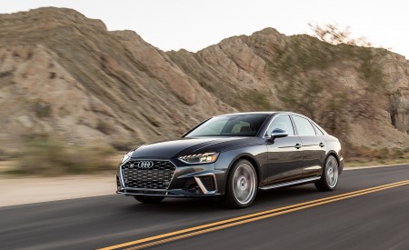 2020 Audi S4 (US-Spec) Front Three-Quarter Wallpapers 450x275 (9)