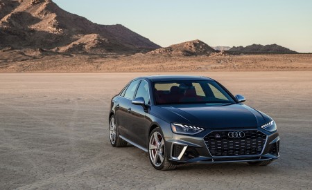 2020 Audi S4 (US-Spec) Front Three-Quarter Wallpapers 450x275 (20)