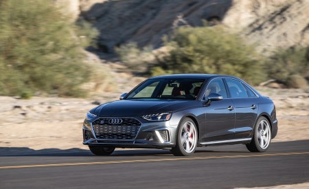 2020 Audi S4 (US-Spec) Front Three-Quarter Wallpapers 450x275 (10)
