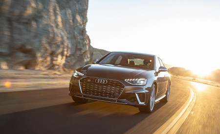 2020 Audi S4 (US-Spec) Front Wallpapers 450x275 (12)