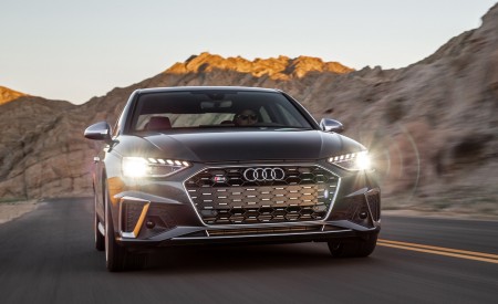 2020 Audi S4 (US-Spec) Front Wallpapers 450x275 (13)