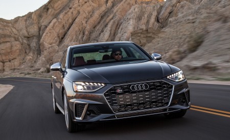 2020 Audi S4 (US-Spec) Front Wallpapers 450x275 (14)