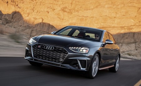 2020 Audi S4 (US-Spec) Front Wallpapers 450x275 (7)