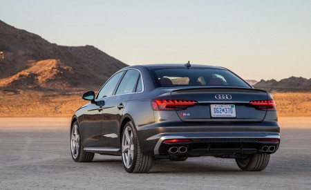 2020 Audi S4 (US-Spec) Rear Three-Quarter Wallpapers 450x275 (23)