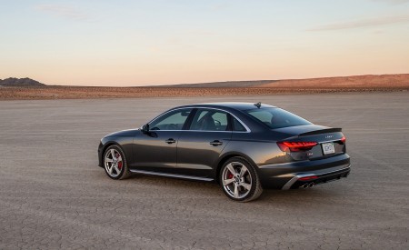 2020 Audi S4 (US-Spec) Rear Three-Quarter Wallpapers 450x275 (24)