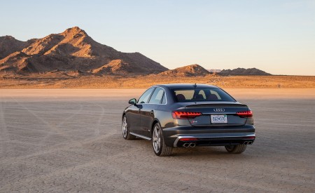 2020 Audi S4 (US-Spec) Rear Three-Quarter Wallpapers 450x275 (27)