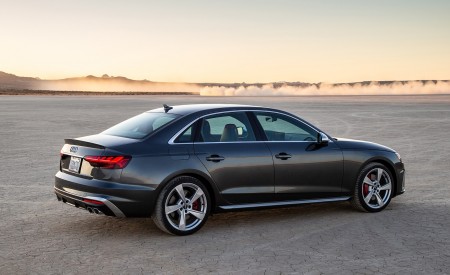 2020 Audi S4 (US-Spec) Rear Three-Quarter Wallpapers 450x275 (25)