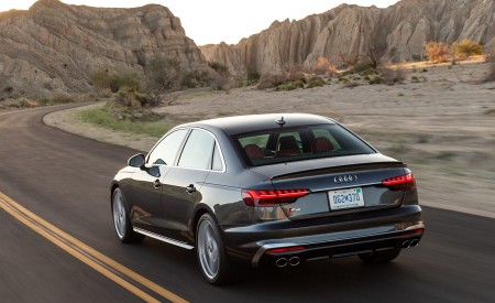 2020 Audi S4 (US-Spec) Rear Three-Quarter Wallpapers 450x275 (8)
